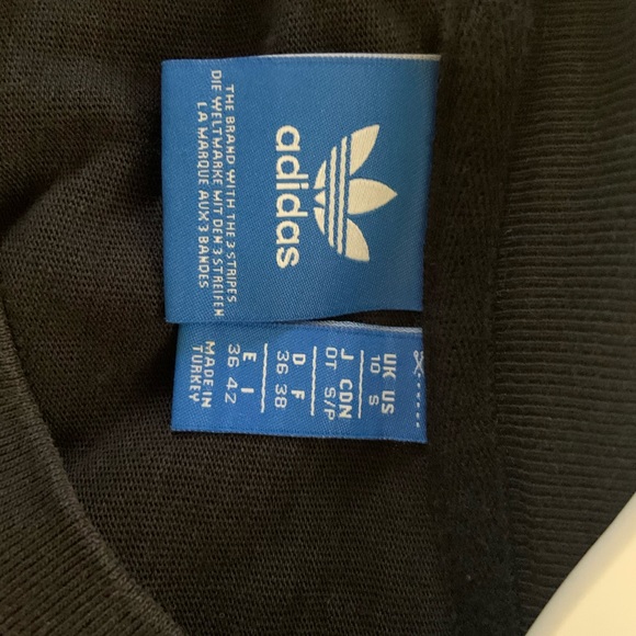 Urban Outfitters’s Adidas t-shirt - Picture 4 of 5